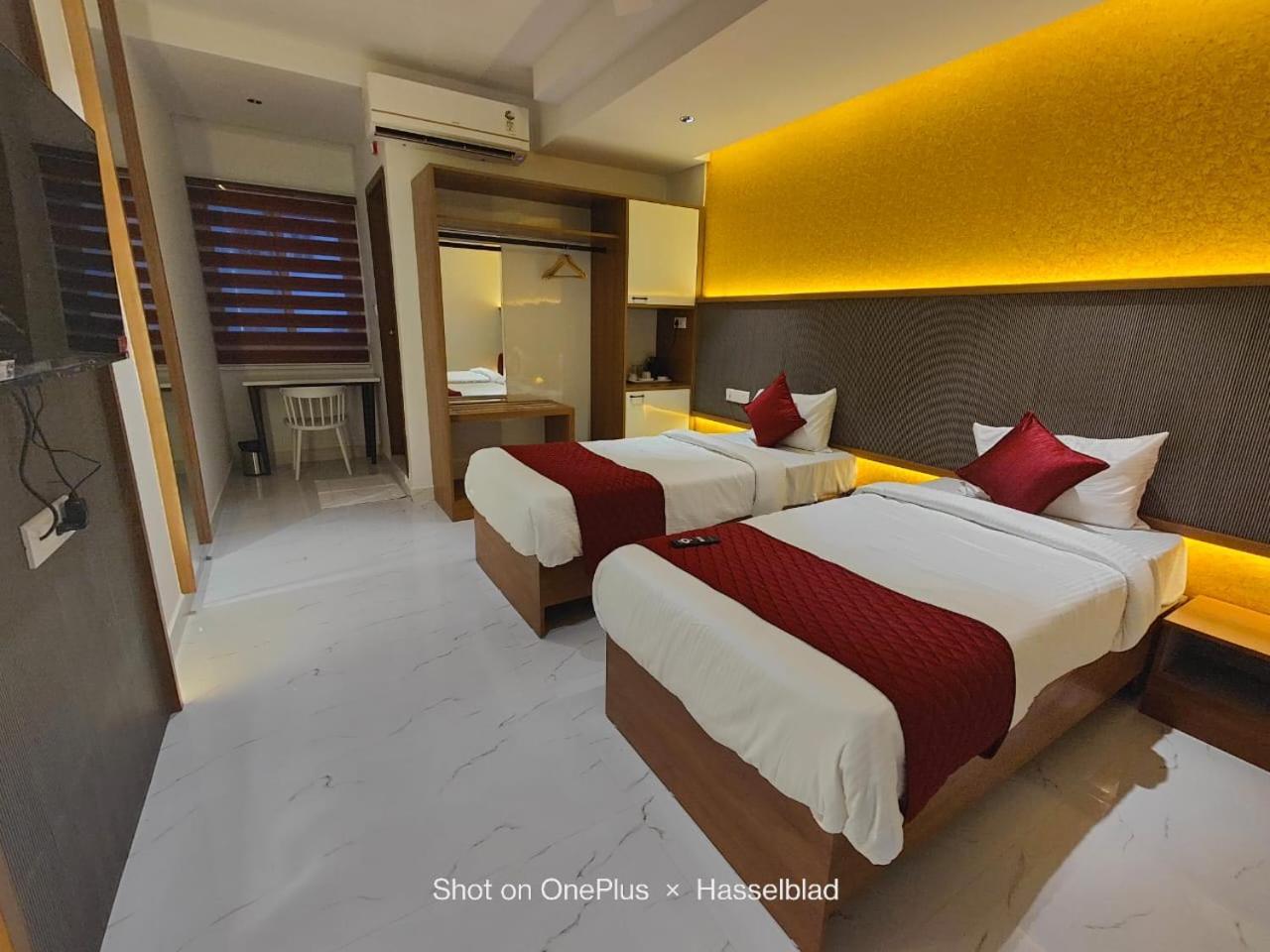 Hotel La Premier Haidarábád Kültér fotó
