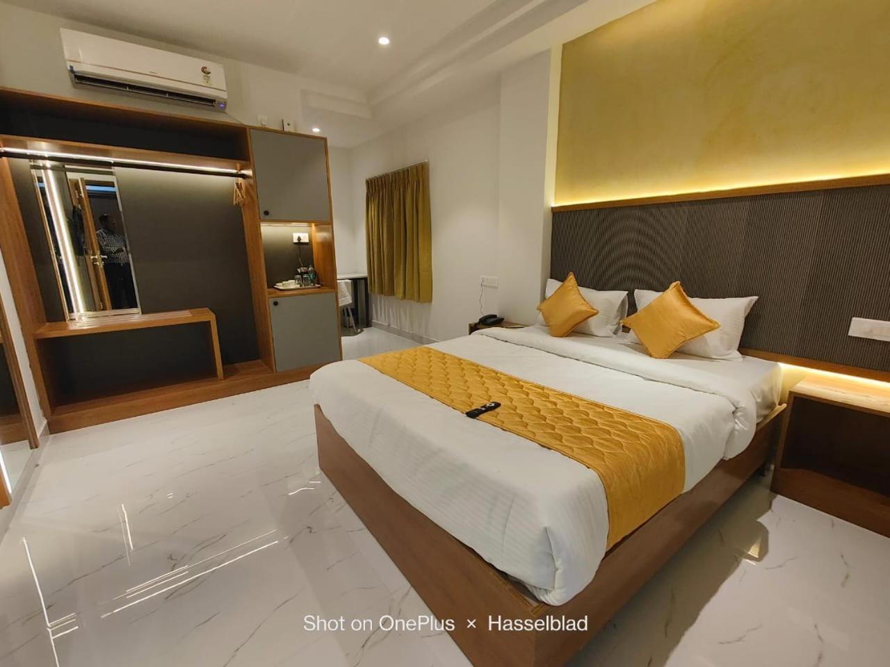 Hotel La Premier Haidarábád Kültér fotó