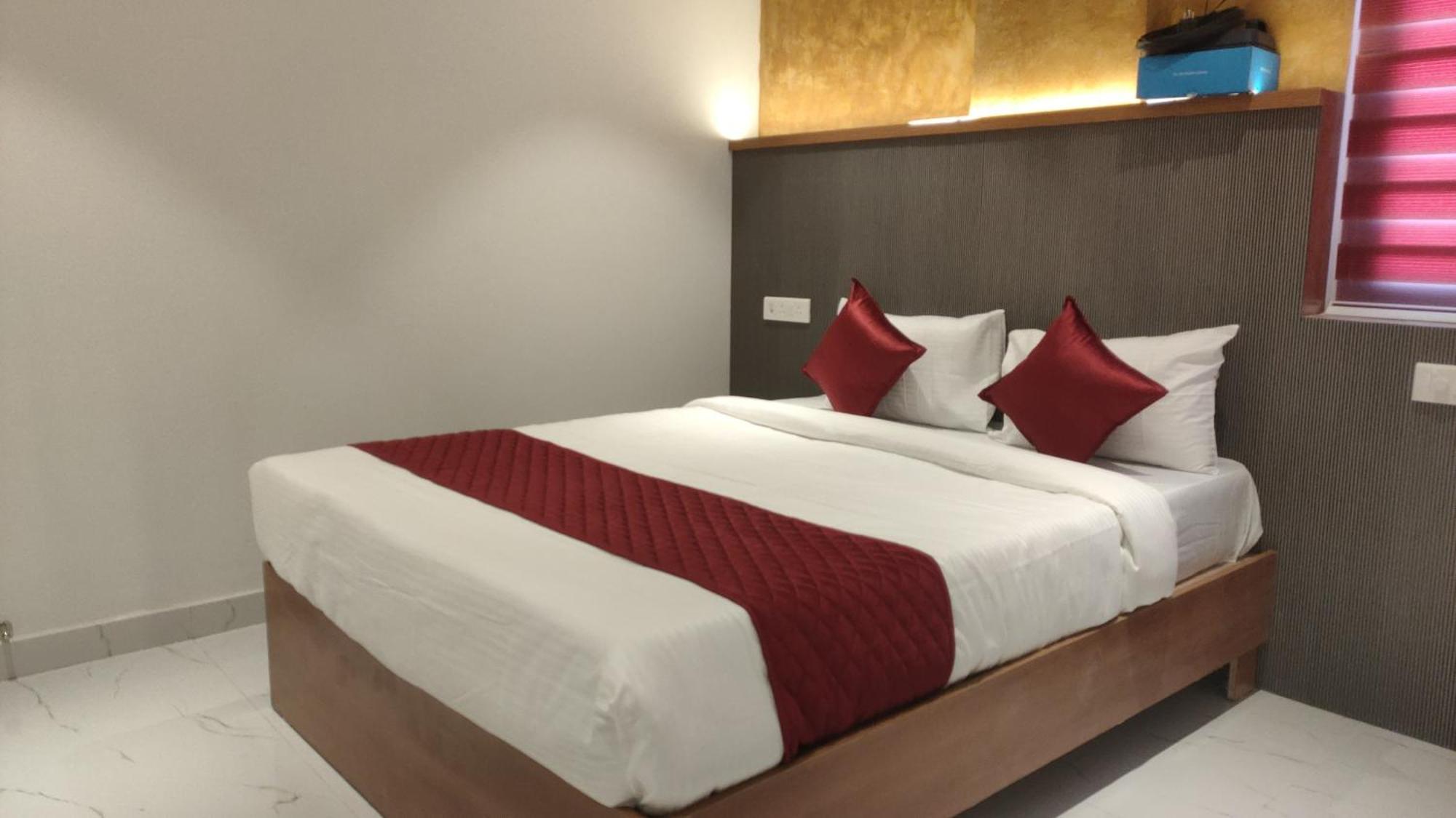 Hotel La Premier Haidarábád Kültér fotó