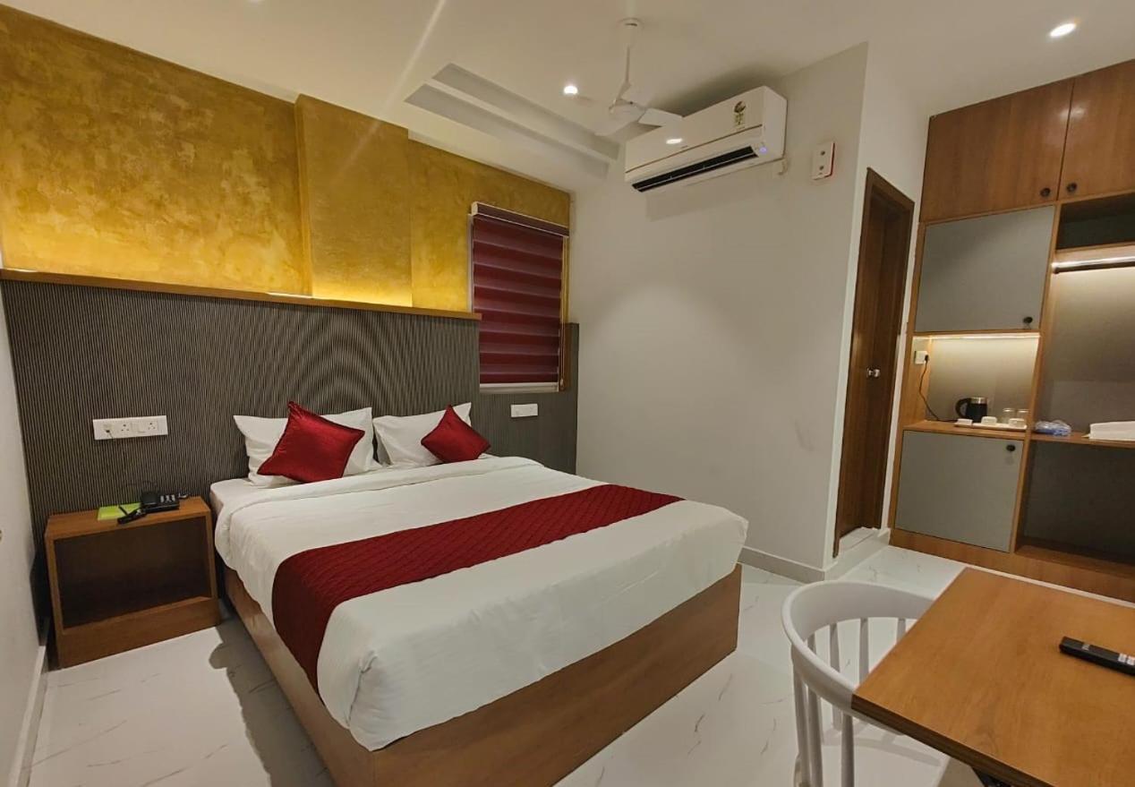 Hotel La Premier Haidarábád Kültér fotó