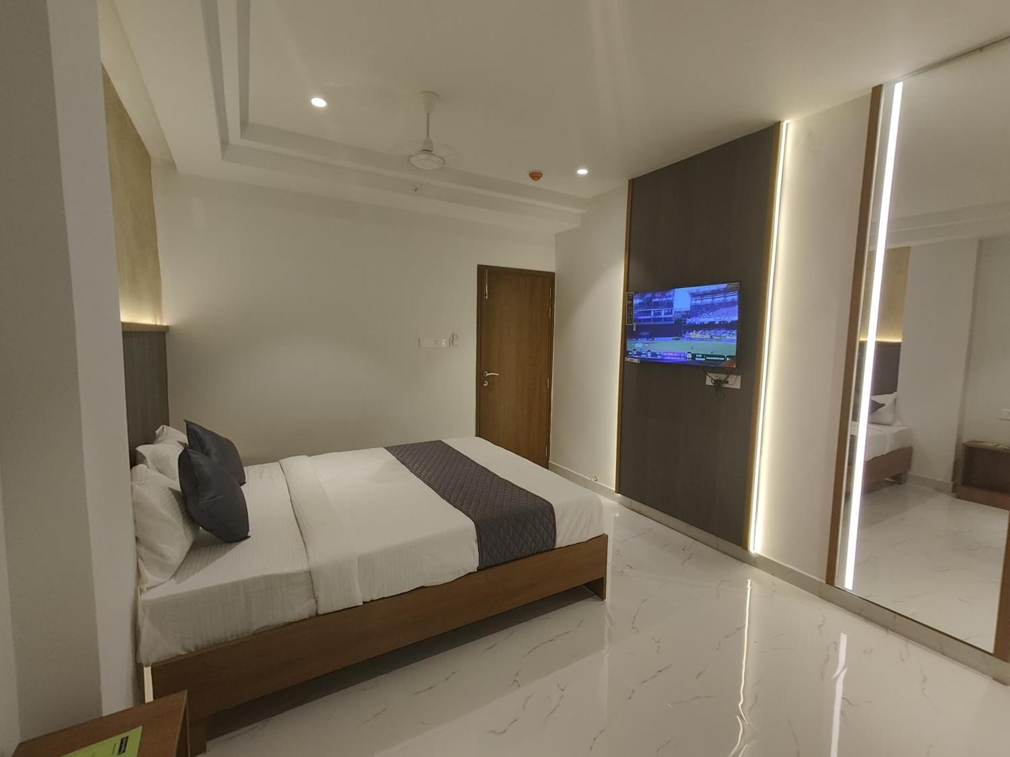 Hotel La Premier Haidarábád Kültér fotó
